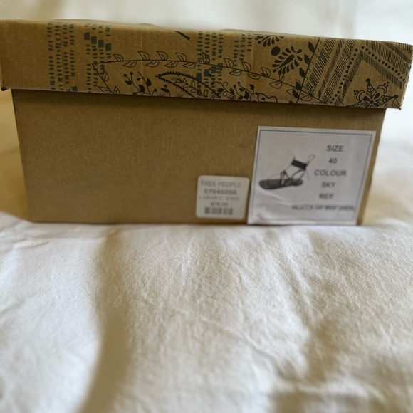 🌸🌸NWT Free People Vacation Wrap Sandals in a gorgeous olive green - Picture 9 of 10